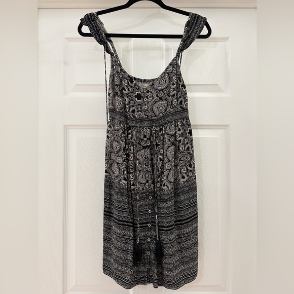 Hollister Paisley Flutter Strap Button Front boho dress Tassels black sz XS - Picture 4 of 9